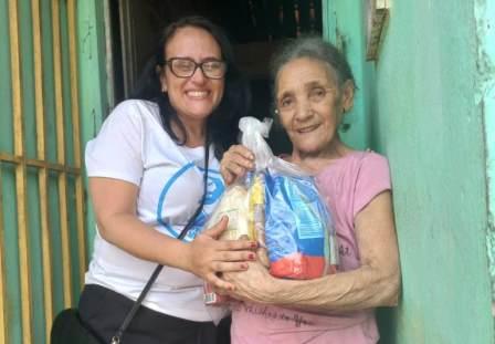 GCML doa alimentos não perecíveis para idosos carentes do Ceará
